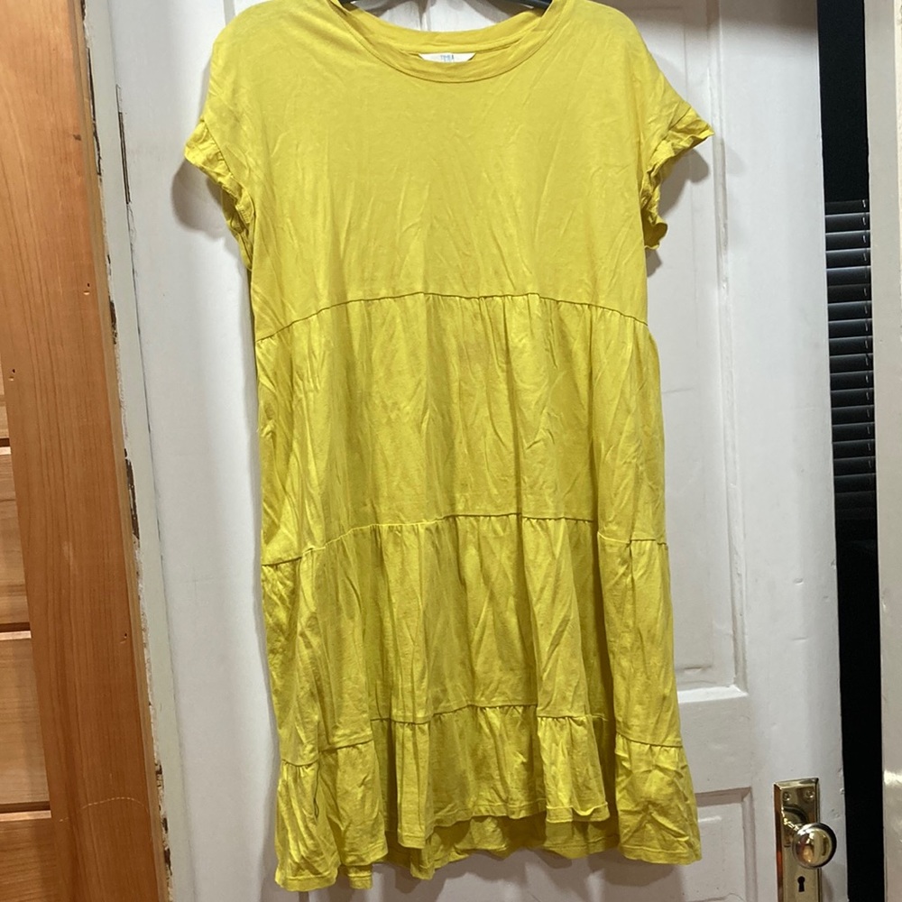 Yellow casual dress.